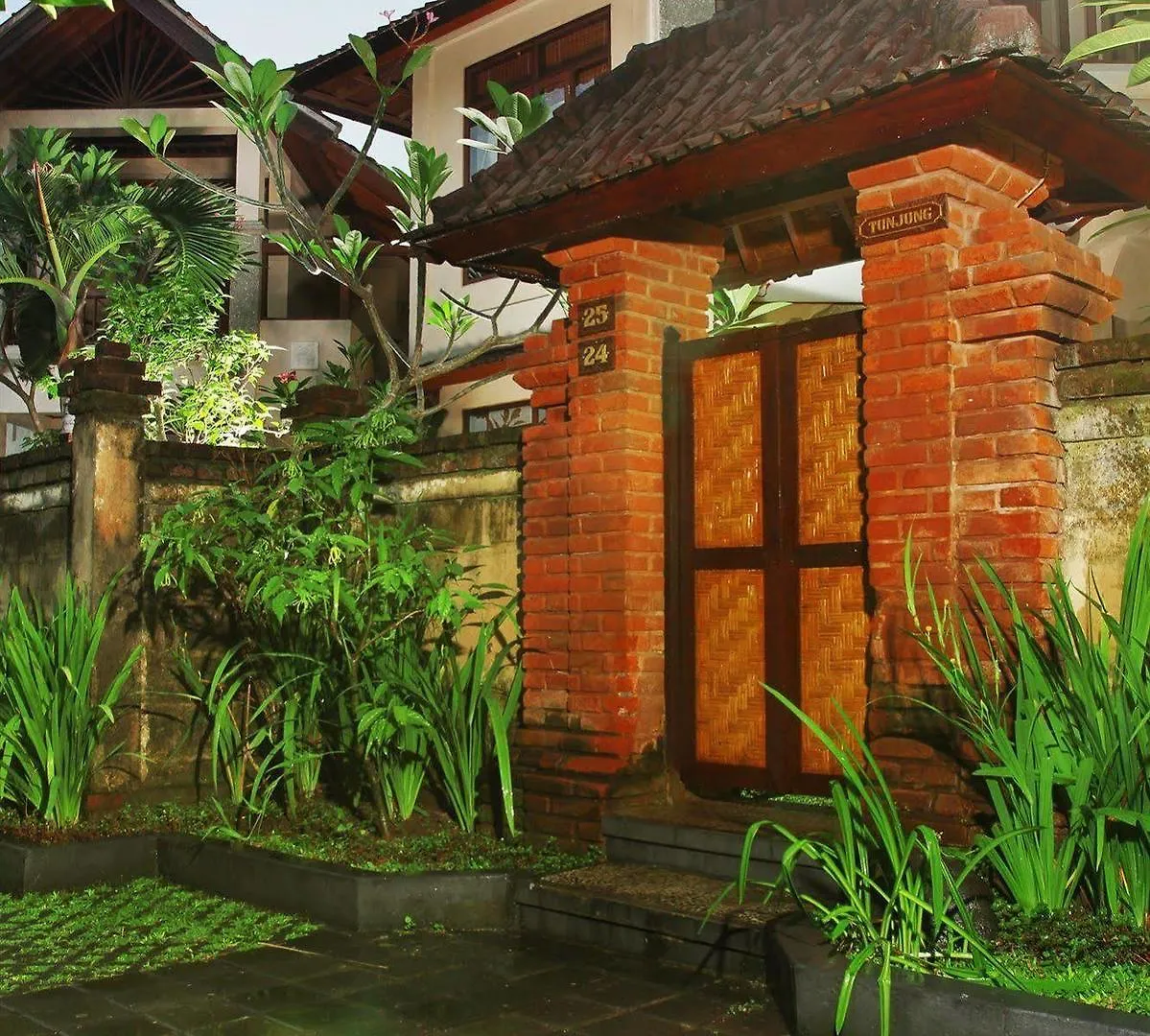 Bali Ayu Hotel & Villas Kuta  Kuta (Bali)